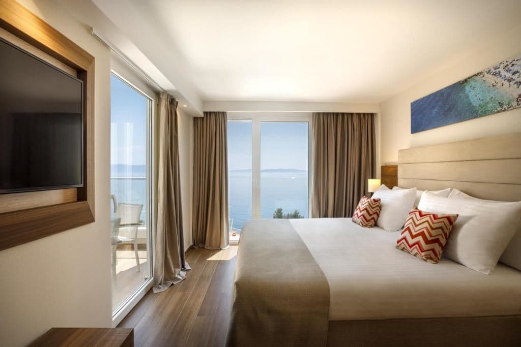 rooms-family-junior-suite-sea-view-balcony