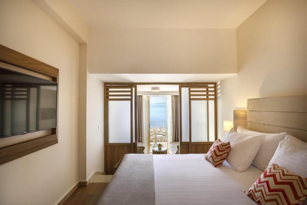 rooms-standard-family-room-sea-view-balcony