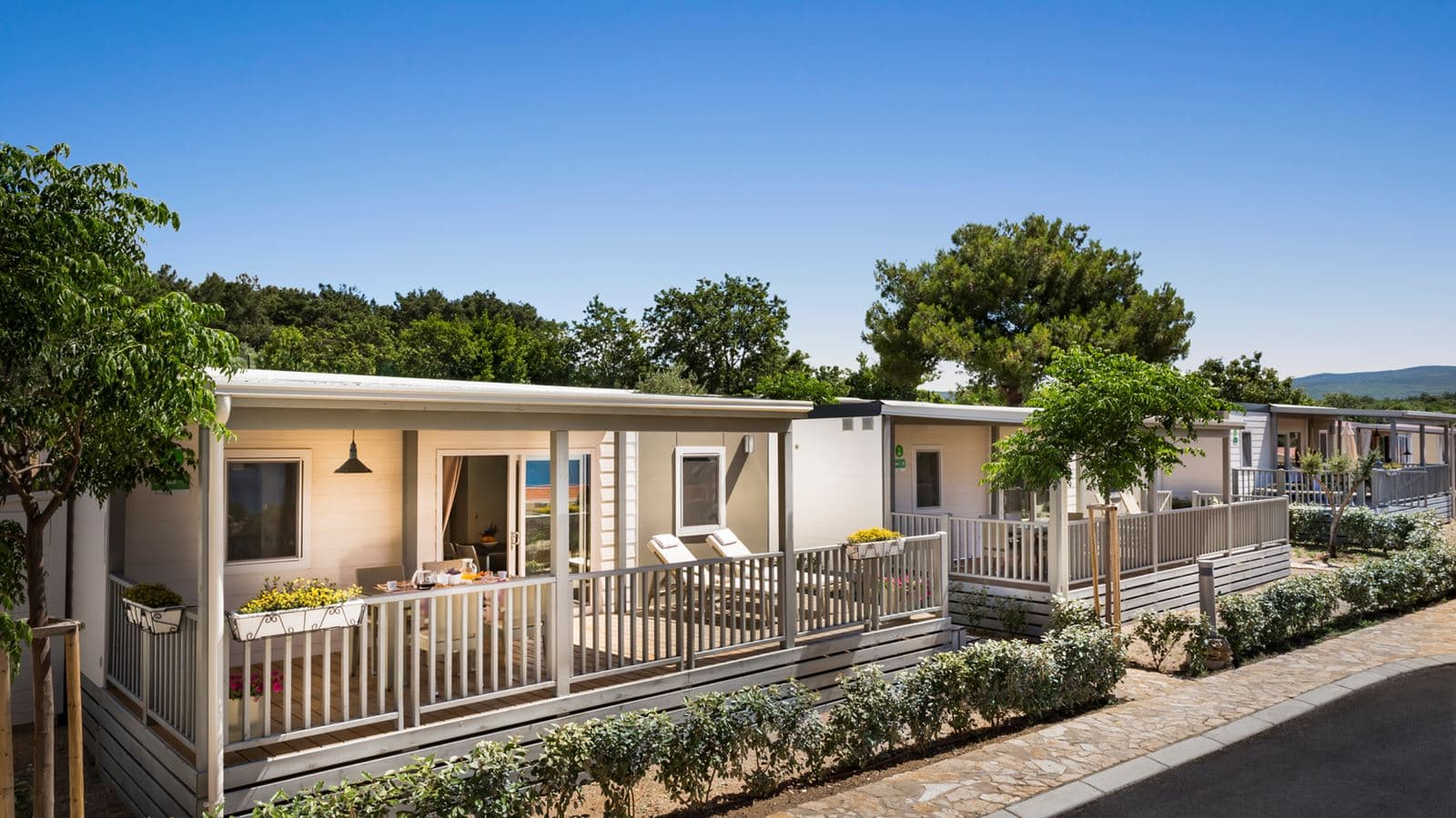 rooms-2-bedroom-superior-mobilehome-terrace