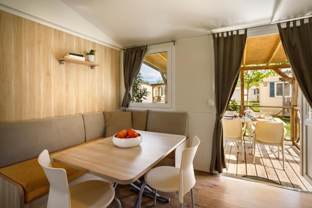 rooms-2-bedroom-superior-mobilehome-terrace