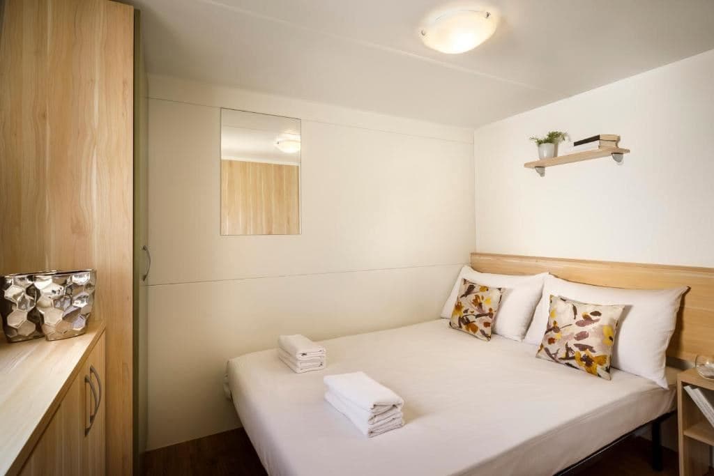 rooms-2-bedroom-superior-mobilehome-terrace