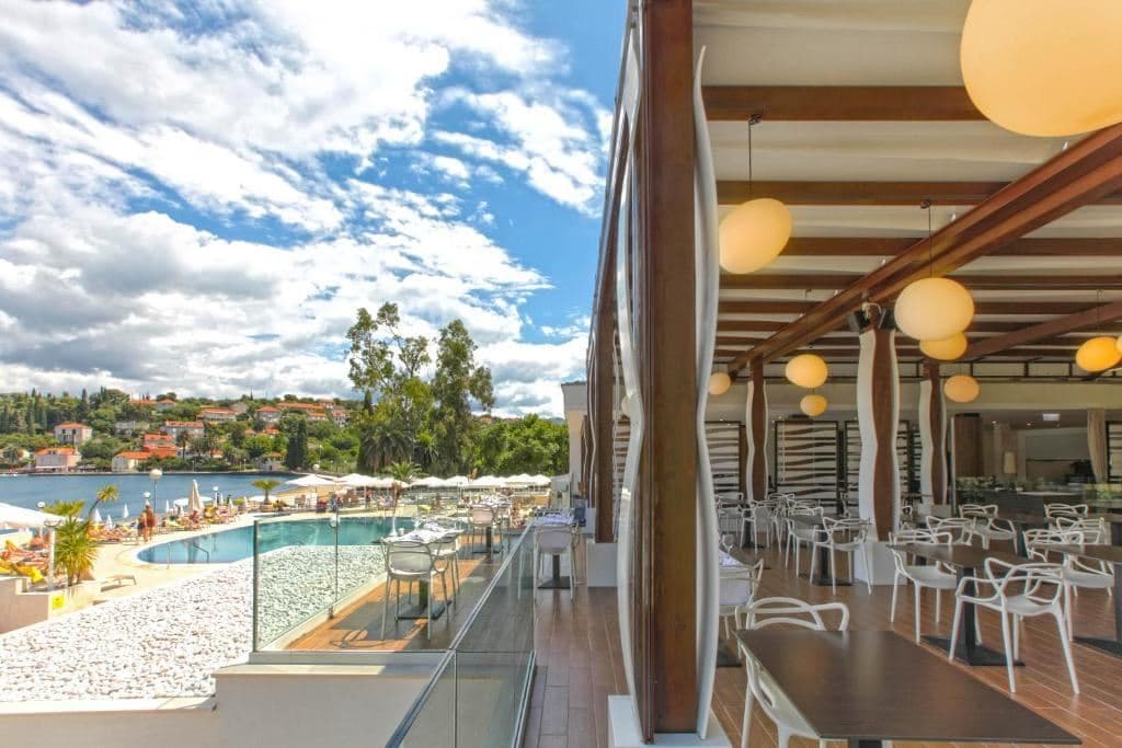 restaurants-main-building