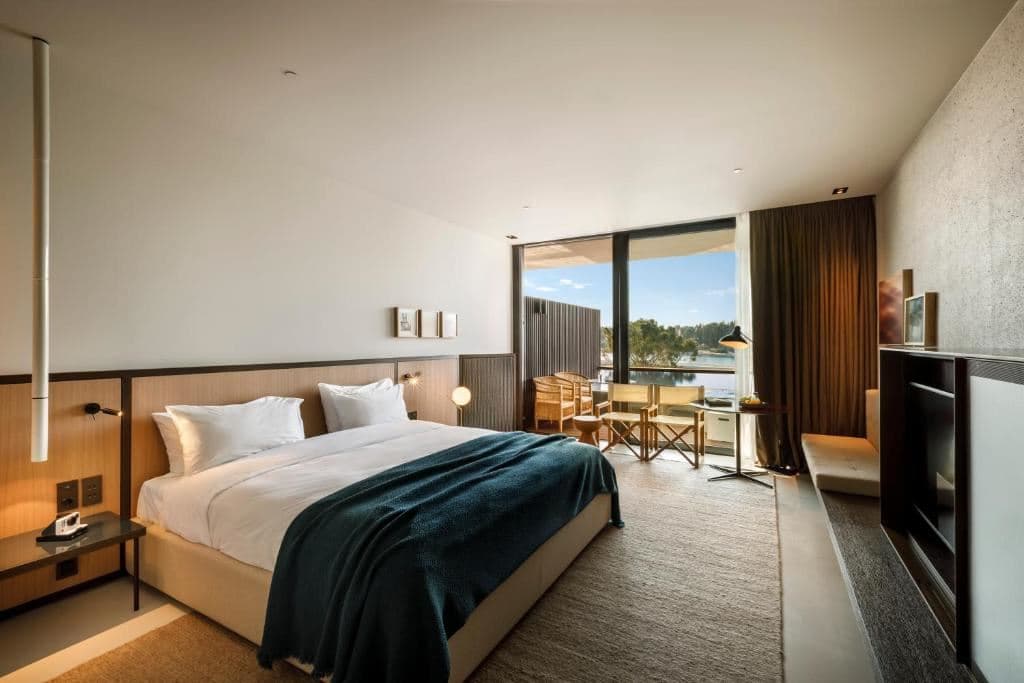 rooms-double-deluxe-room-seaview-balcony