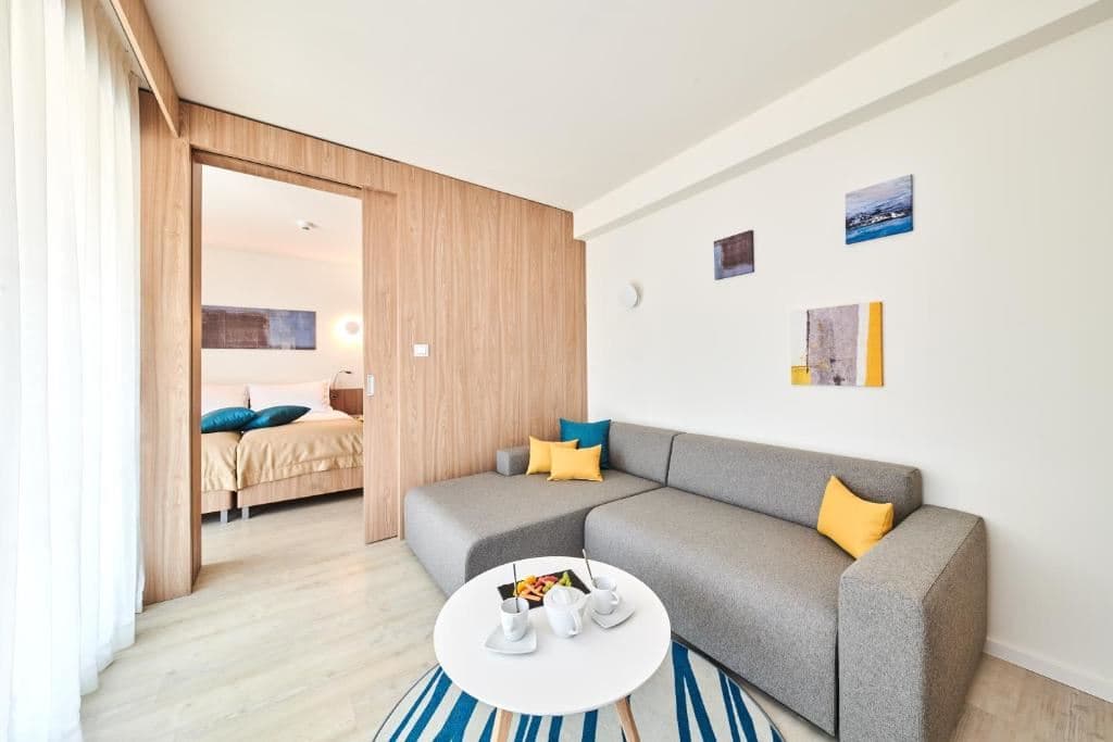rooms-gardenbuilding-suite-park-view-balcony