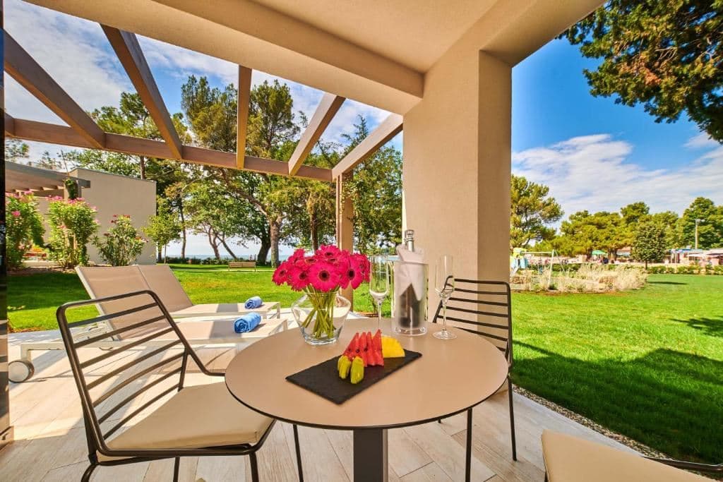rooms-gardenbuilding-suite-park-view-balcony