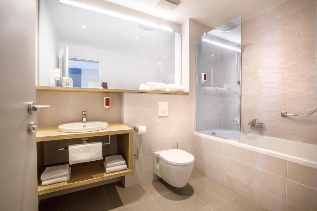 rooms-superior-room-seaview-balcony