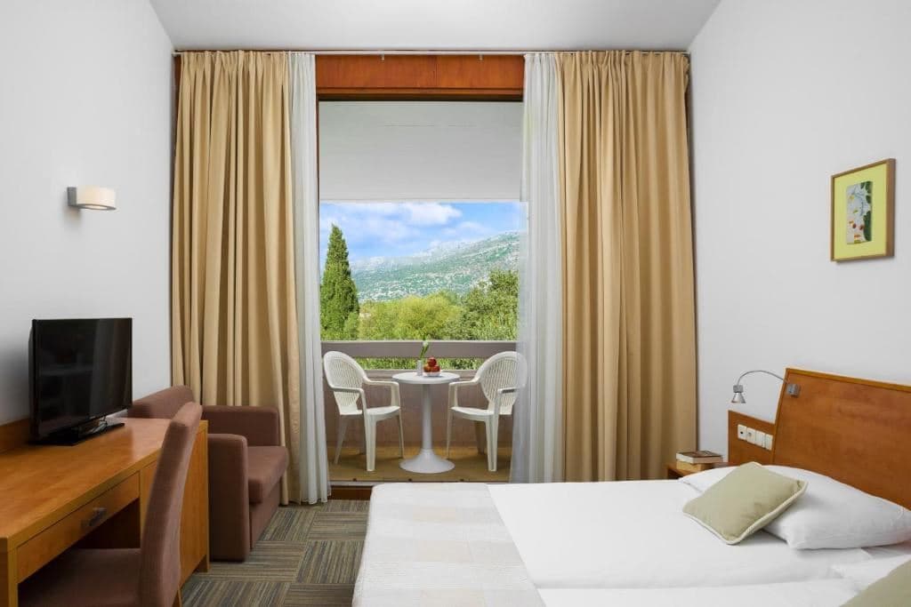 rooms-classic-room-park-view-balcony-or-terrace