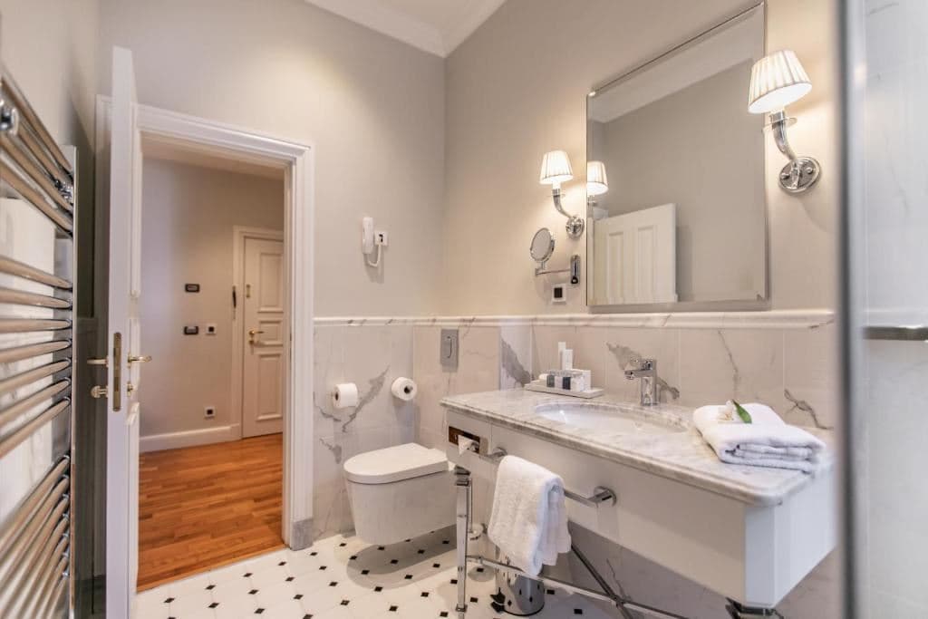 rooms-superior-room