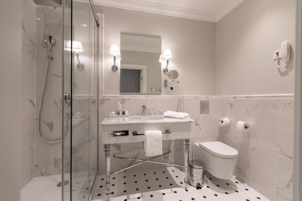 rooms-superior-room
