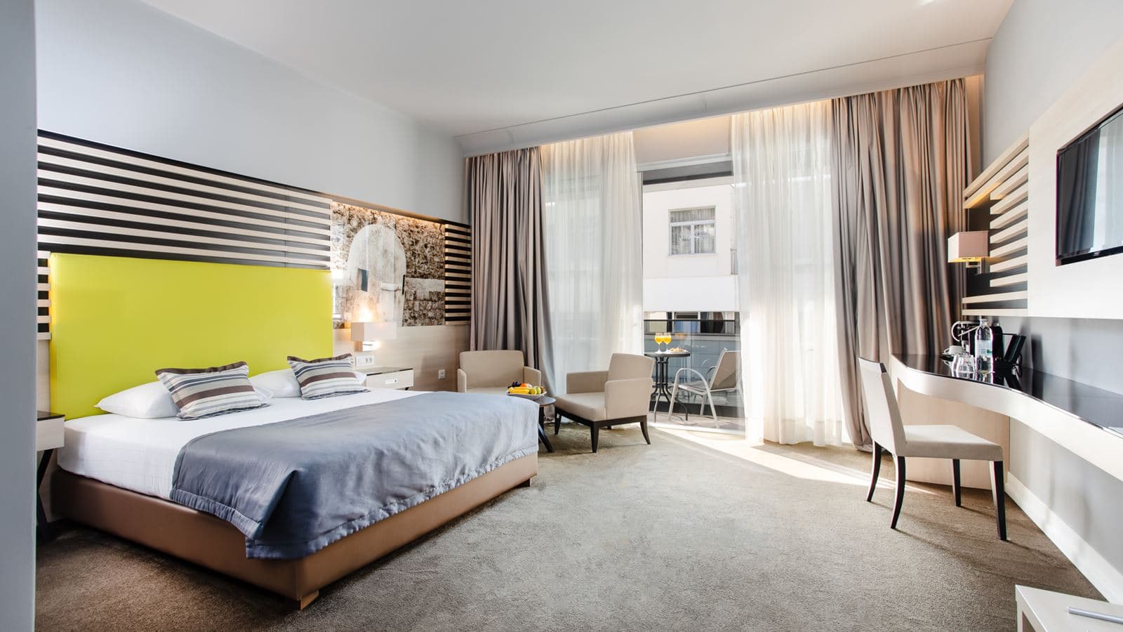 rooms-classic-room