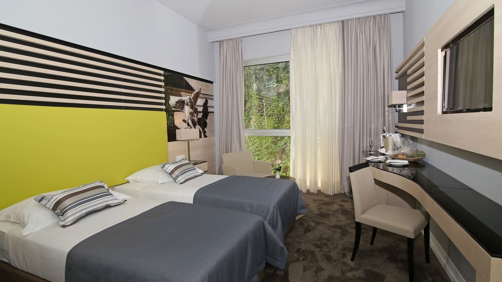 rooms-superior-room