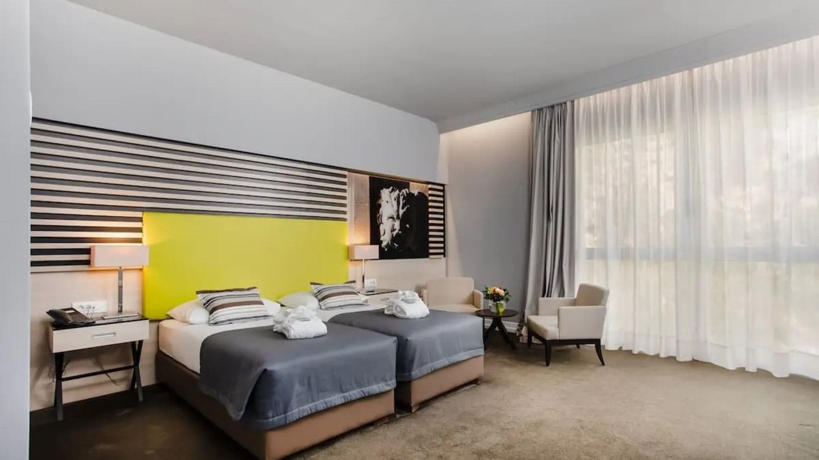 rooms-superior-room