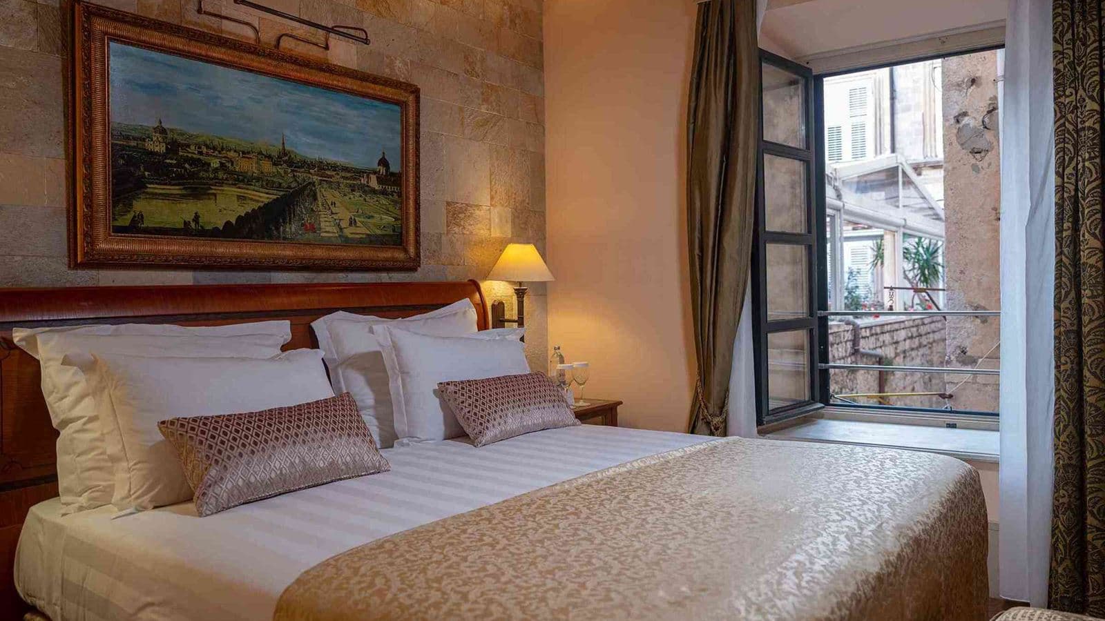rooms-family-room