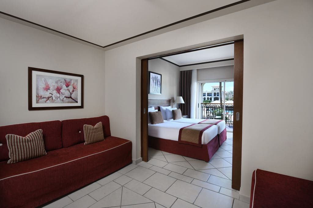 rooms-deluxe-room-pool-view