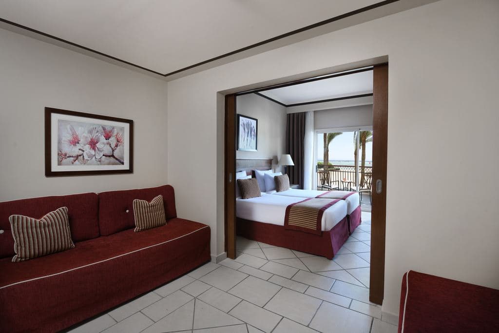 rooms-deluxe-room-side-sea-view