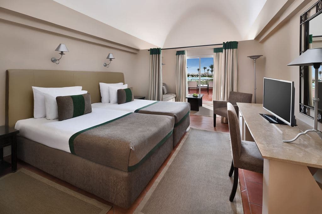 rooms-family-room-gardenpoolsea-side-view