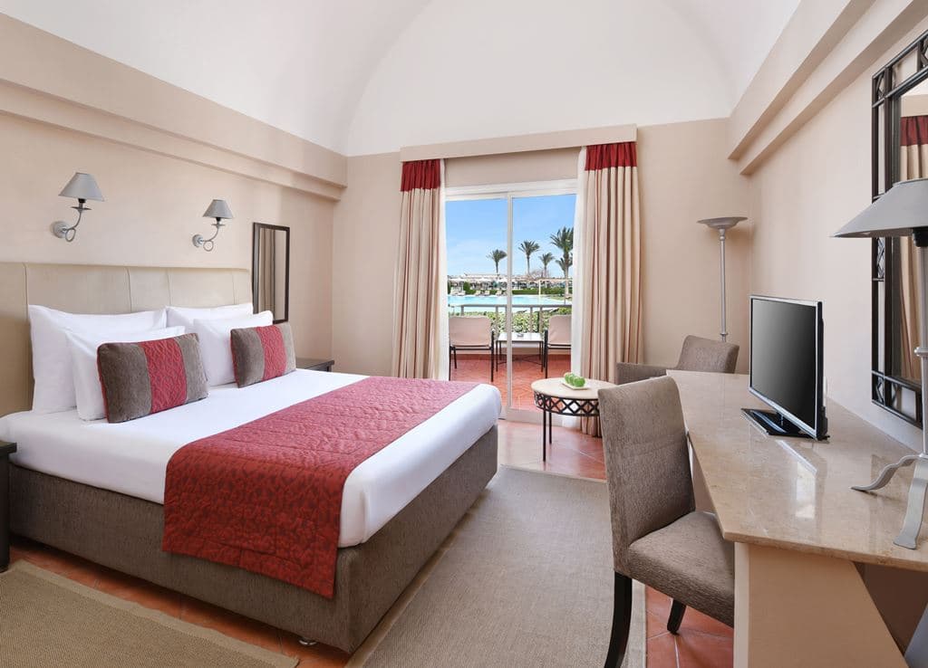 rooms-room-superior-gardenpoolsea-side-viewsea-view