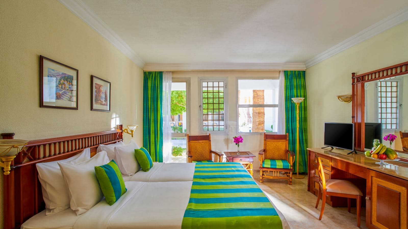 rooms-preferred-front-room
