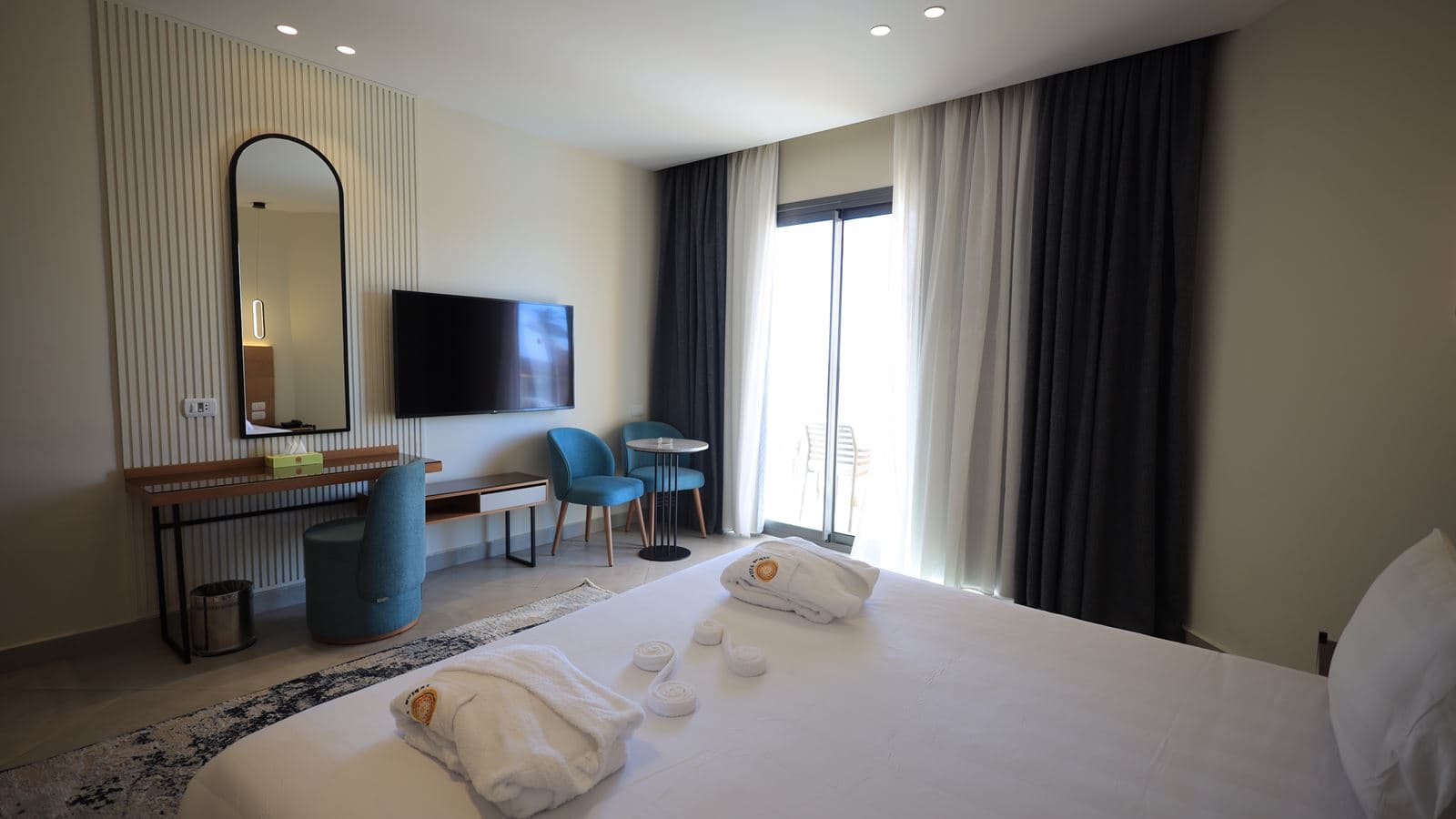 rooms-deluxe-seafront-room