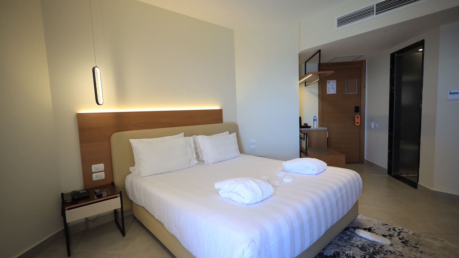 rooms-deluxe-seafront-room