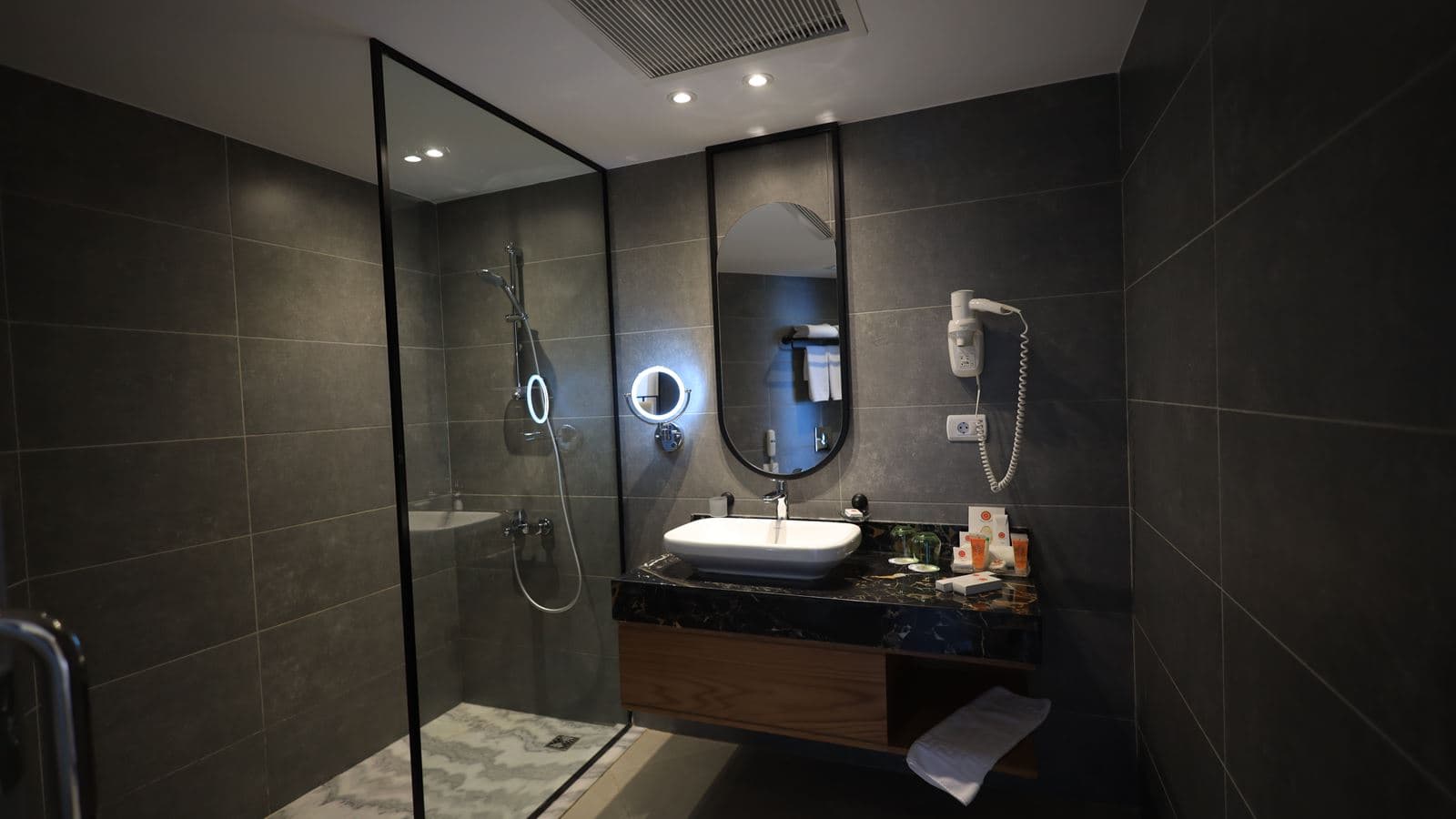 rooms-deluxe-seafront-room