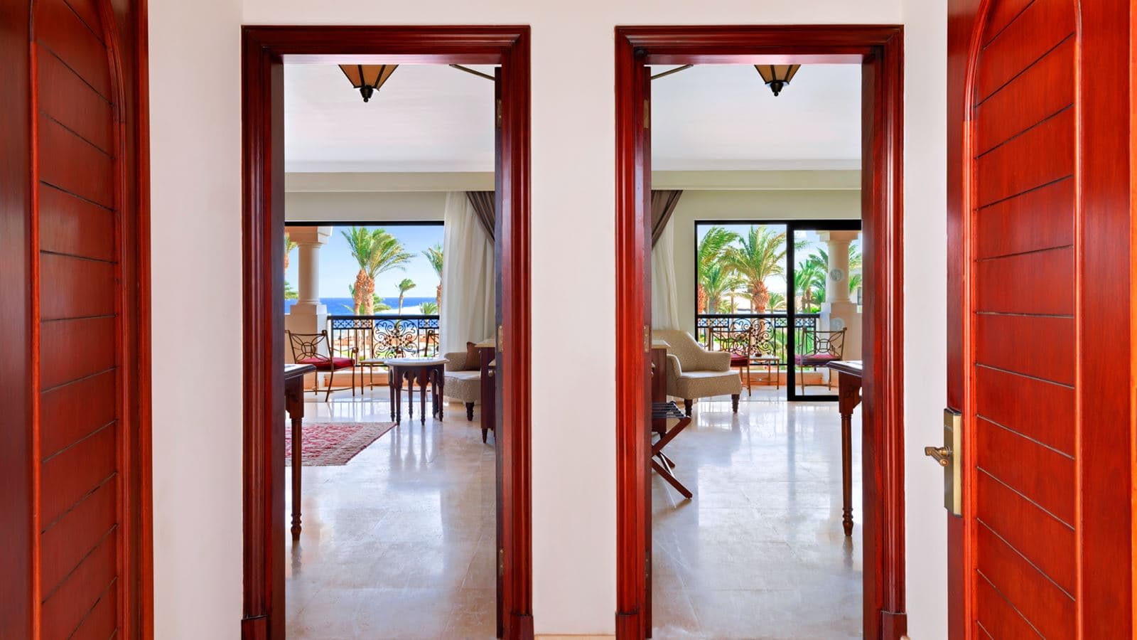 rooms-family-interleading-room-pool-view