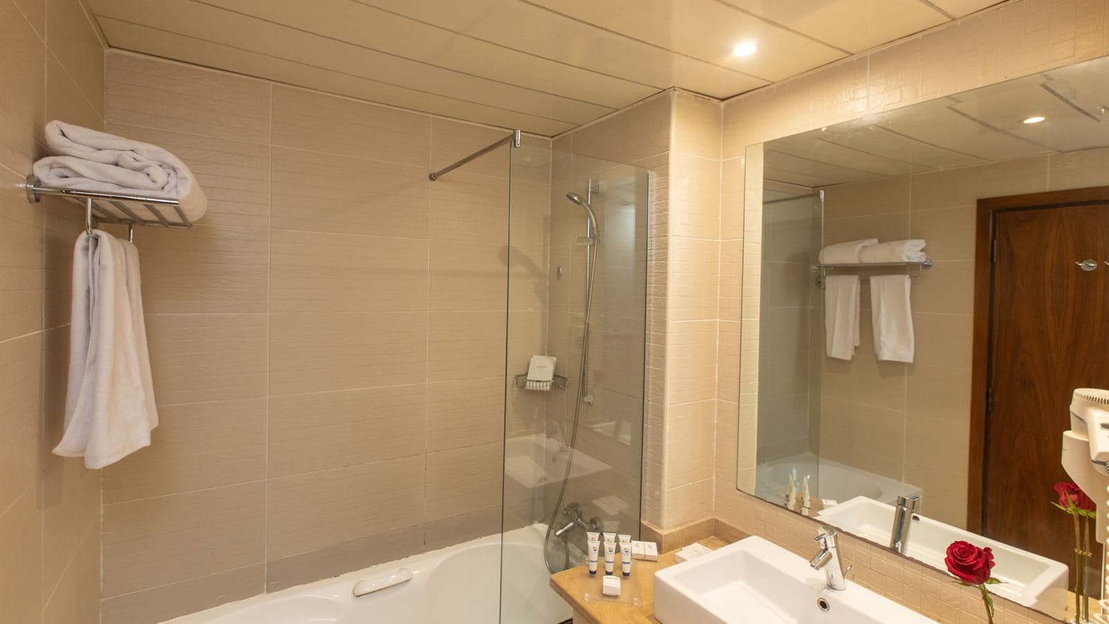 rooms-club-room