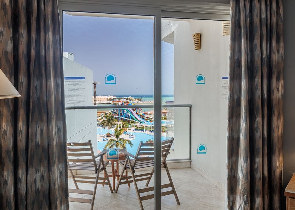 rooms-standard-room-back--pool--partial-sea-view