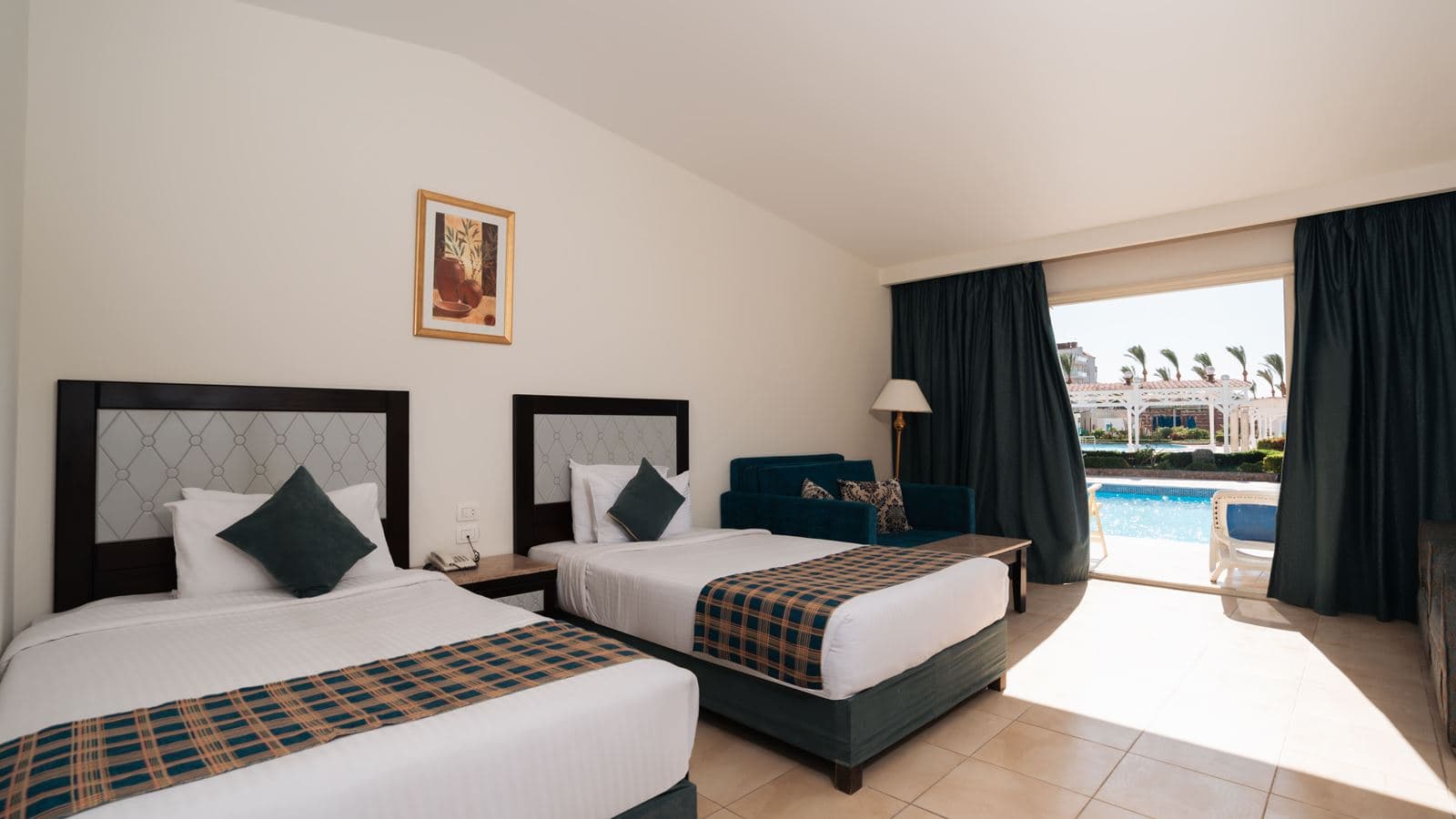 rooms-swim-up-room