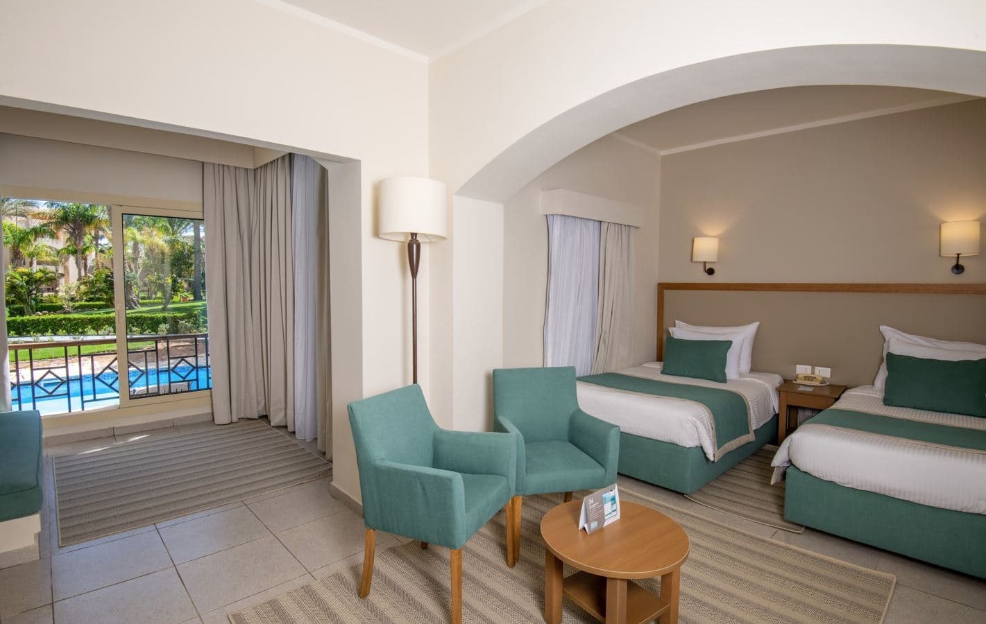 rooms-swim-up-room