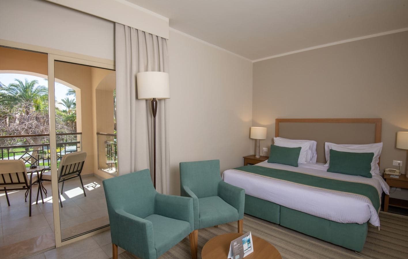 rooms-superior-room-sea-view-queen-bed