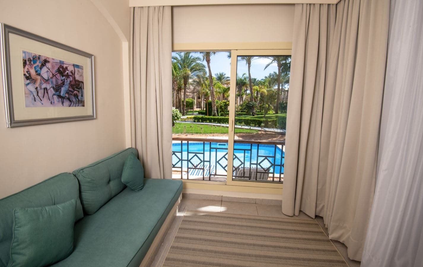 rooms-swim-up-room