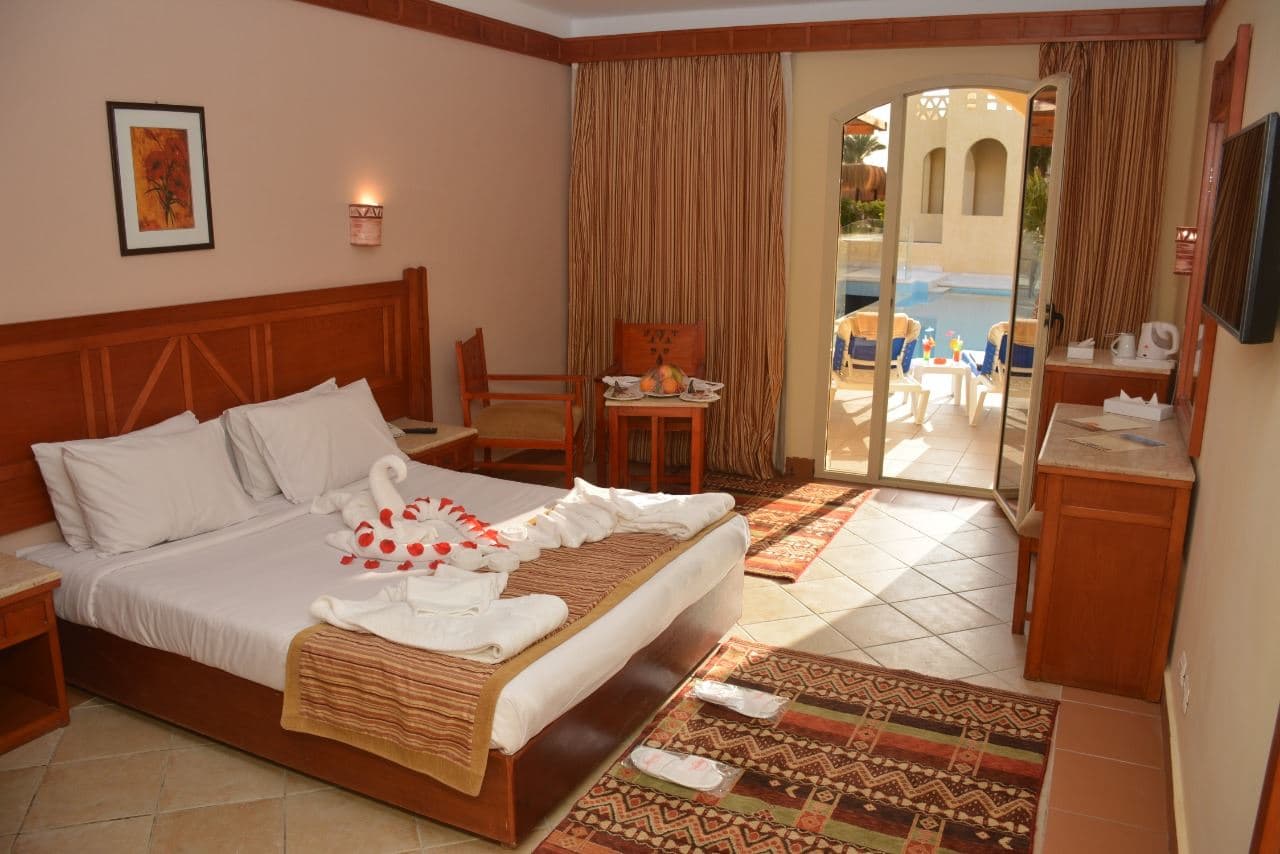 rooms-swim-up-room