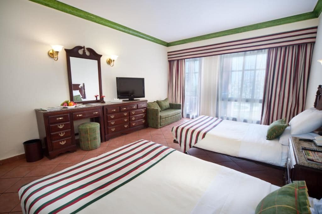 rooms-standard-pool-view