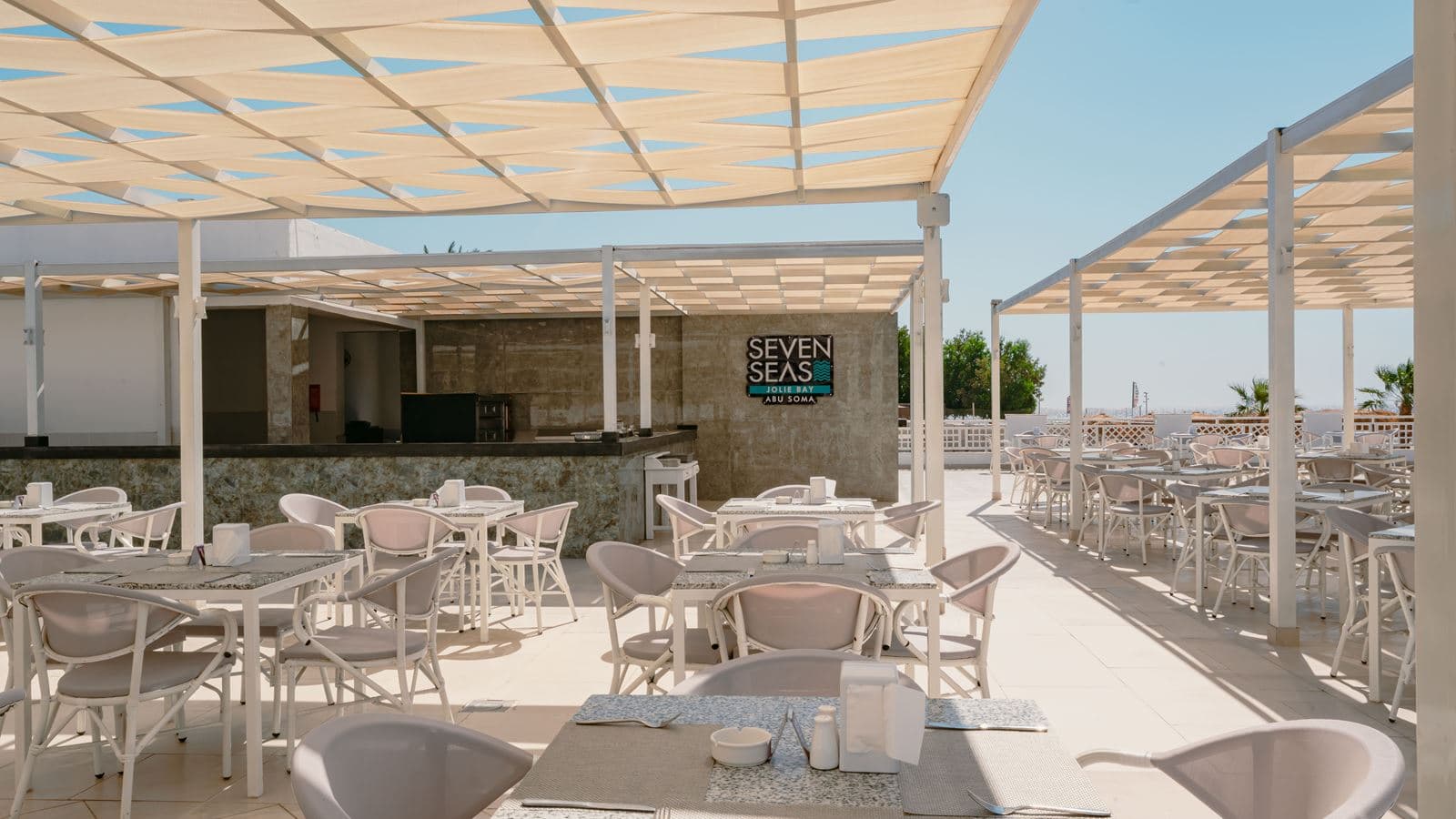 restaurants-breezes-restaurant