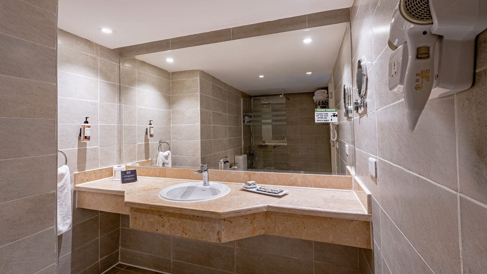 rooms-standard-room