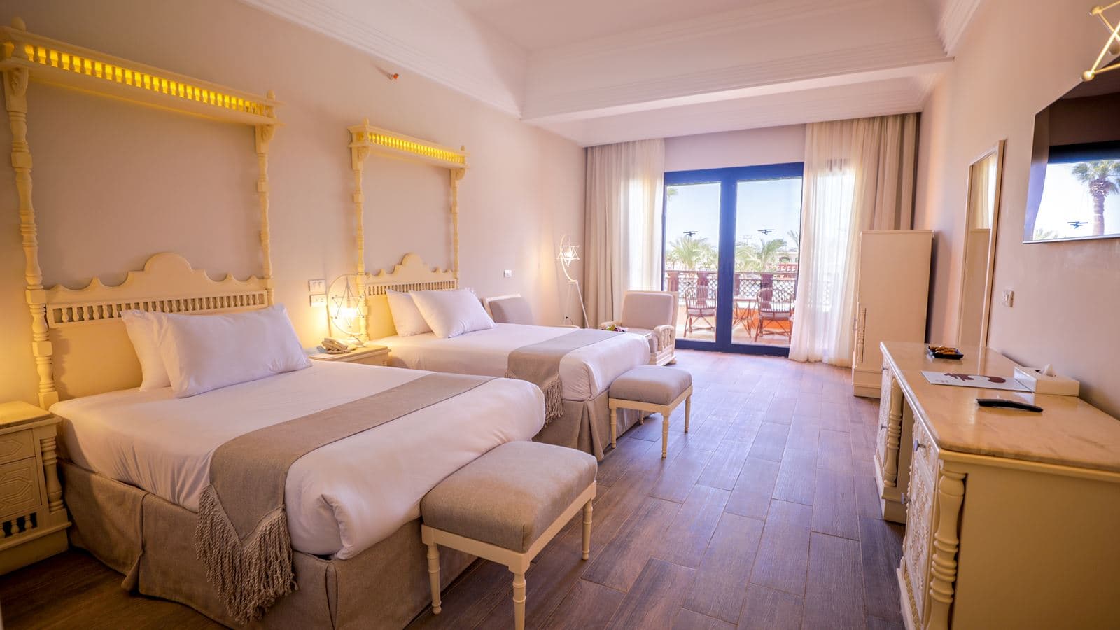 rooms-deluxe-rooms