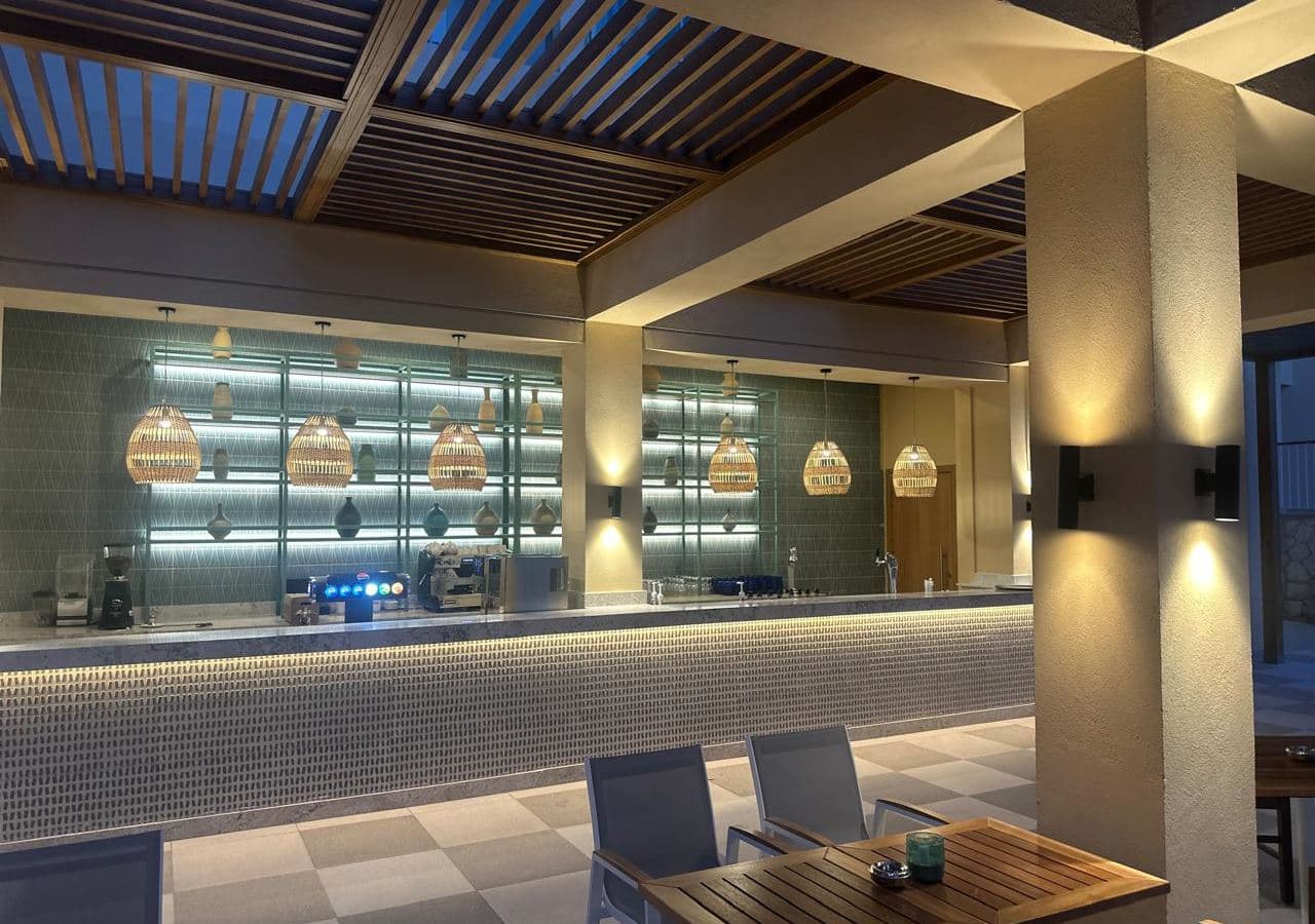 restaurants-pool-bar