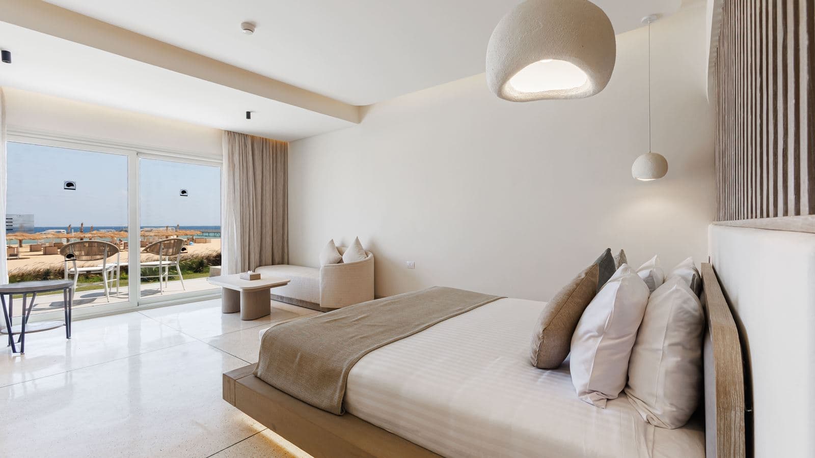 rooms-deluxe-beach-front-suite