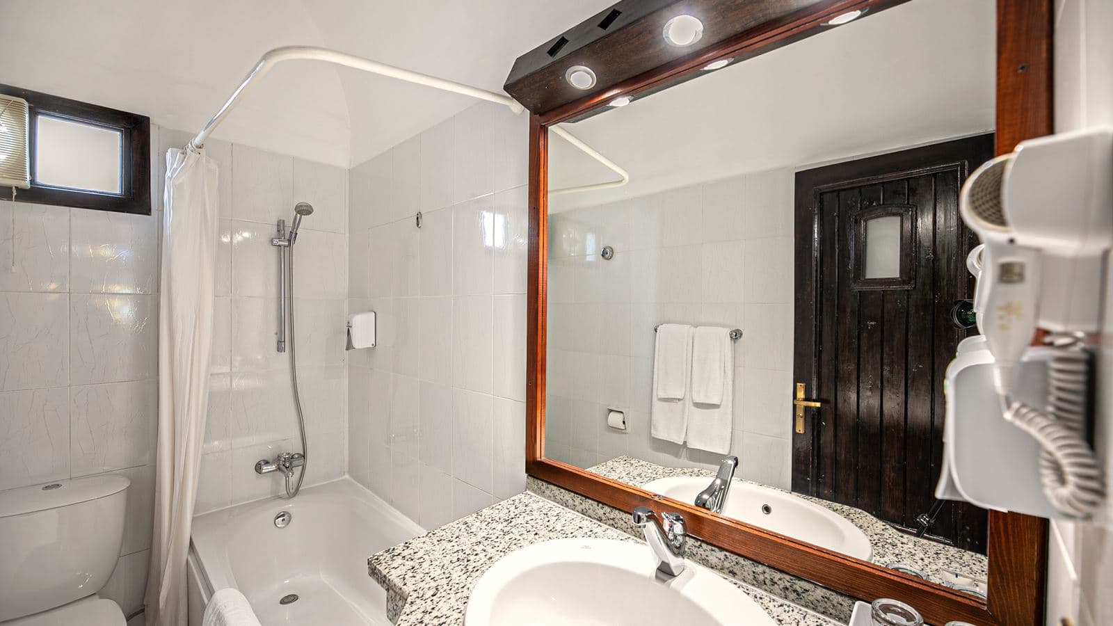 rooms-room-standard-seaview