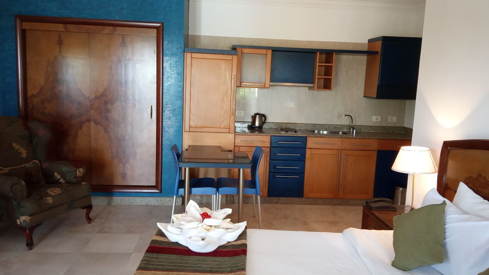 rooms-deluxe-rooms