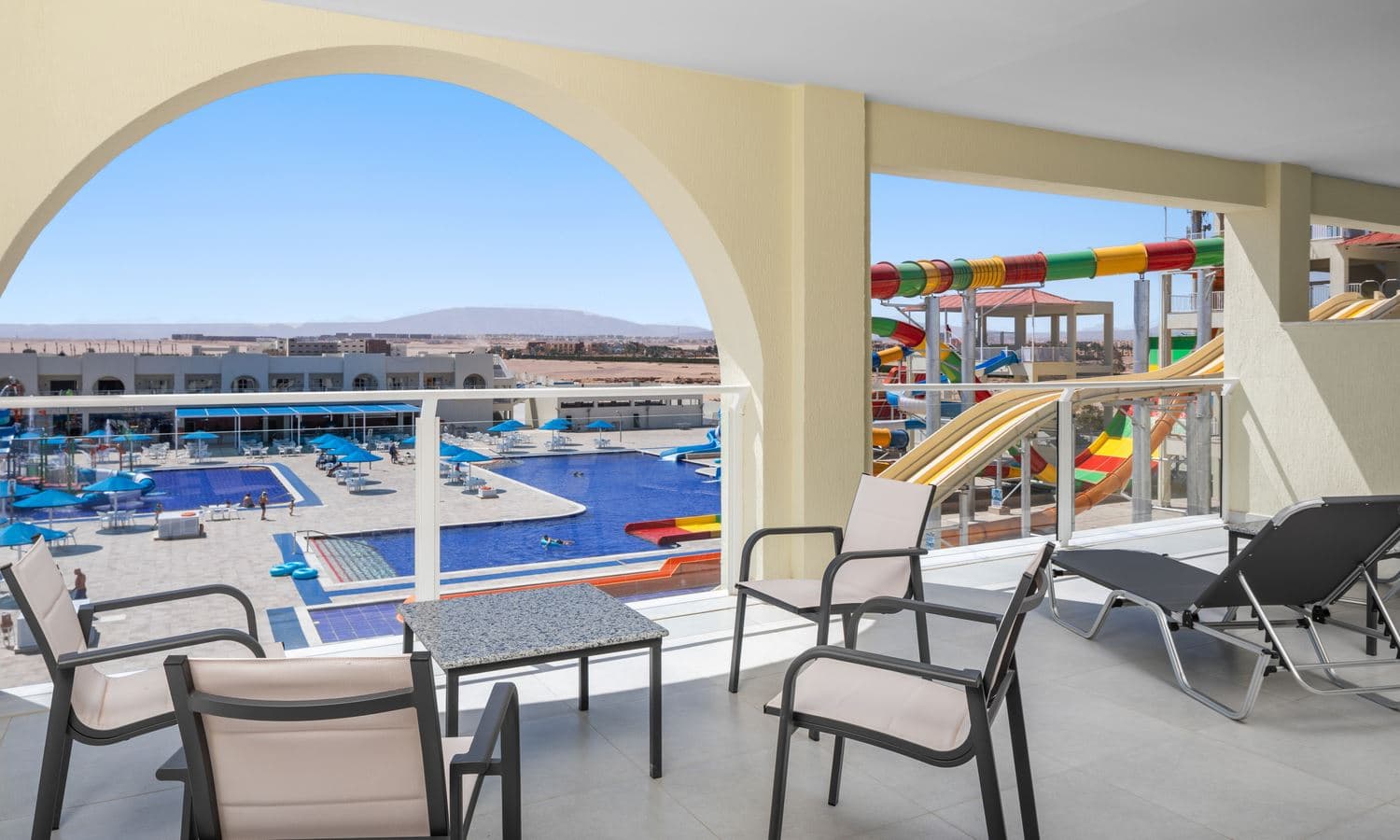 rooms-splash-room-pool-view