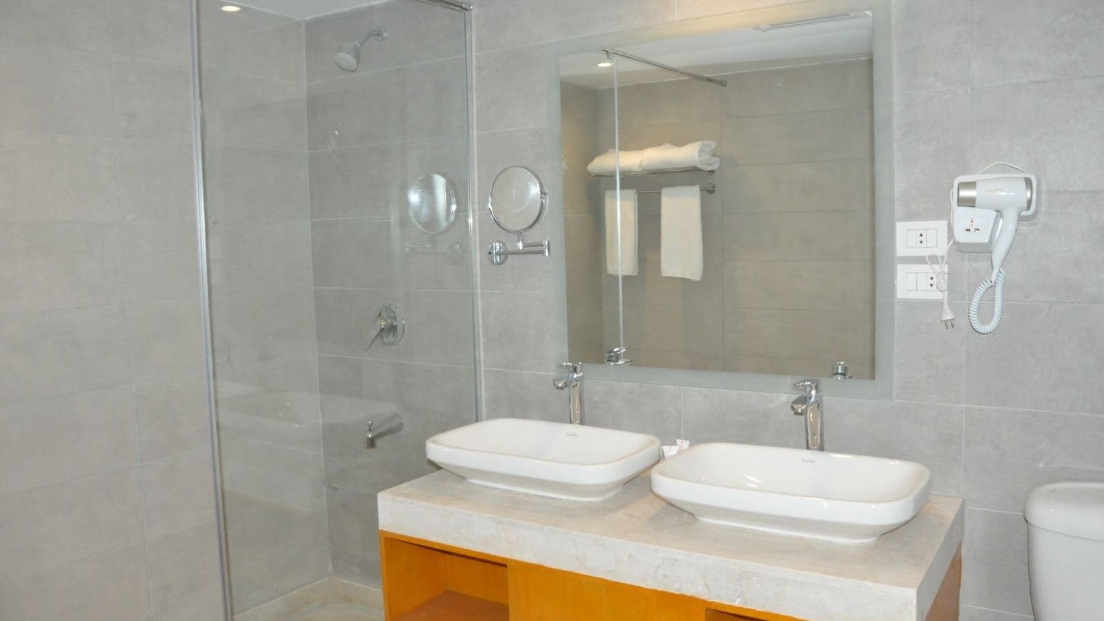 rooms-master-suite-sea-view