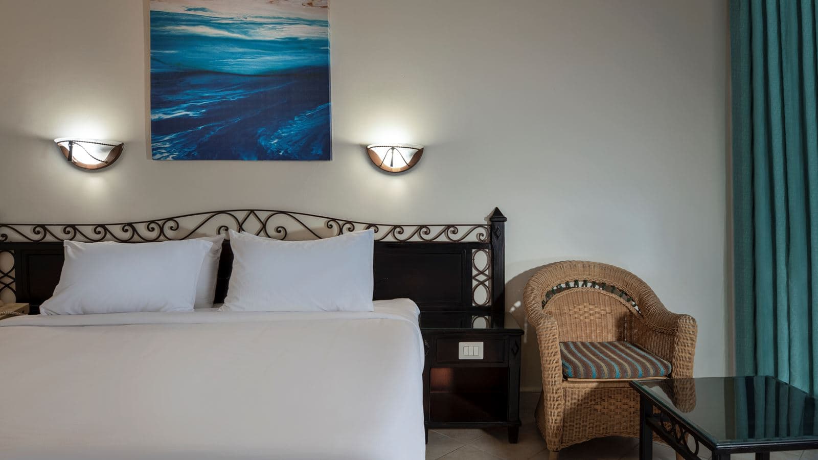 rooms-deluxe-side-sea-view