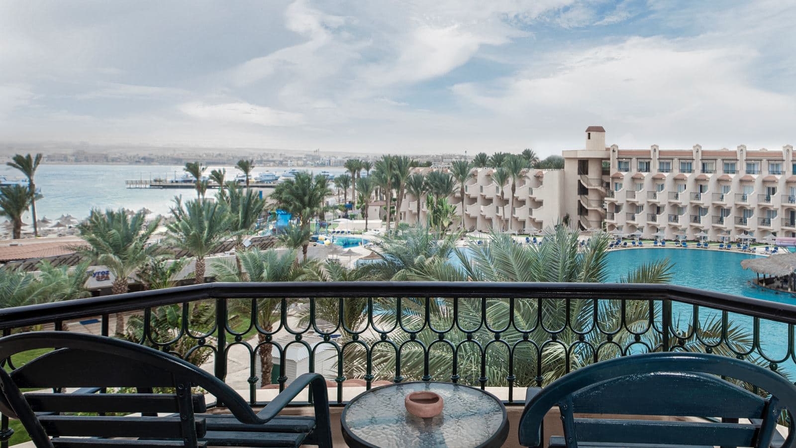rooms-deluxe-side-sea-view