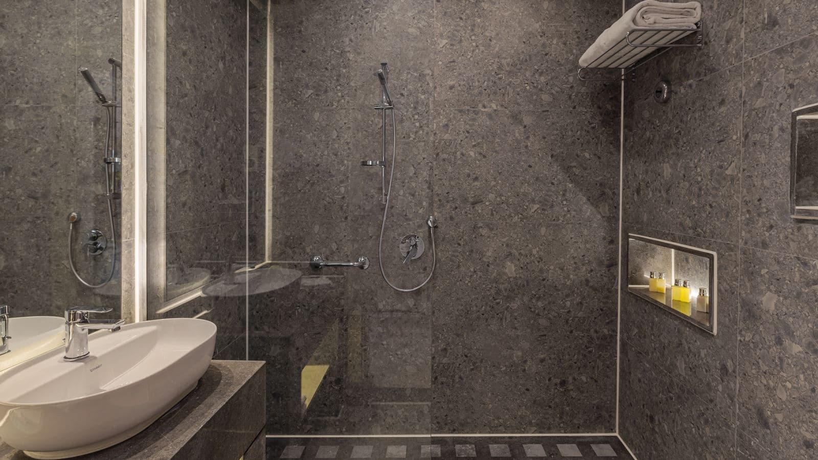 rooms-deluxe-room