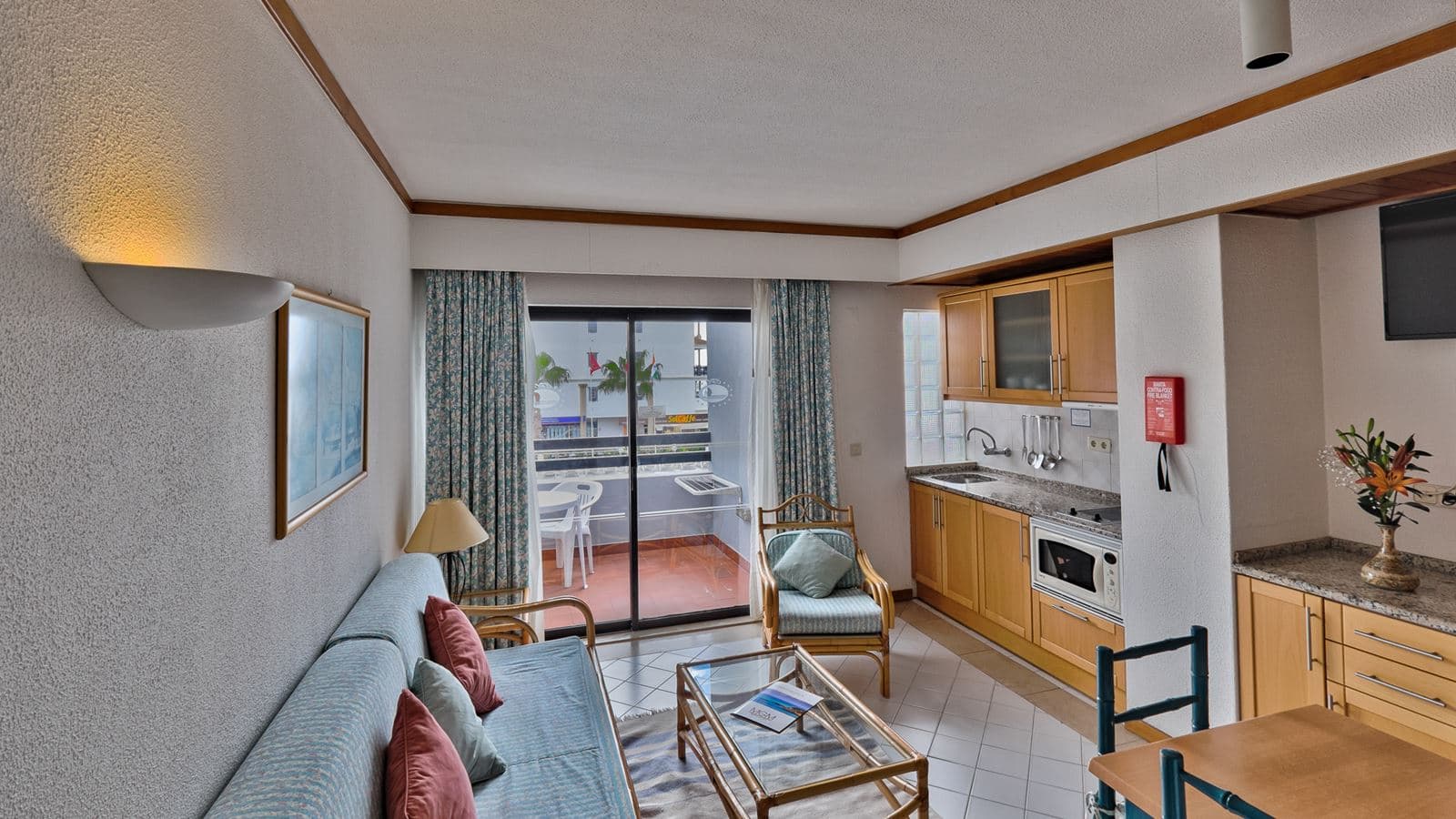 rooms-deluxe-room