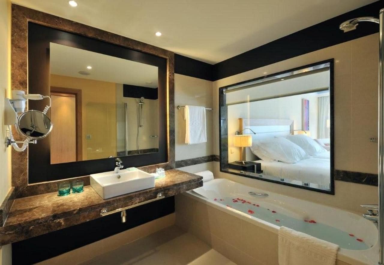 rooms-honeymoon-suite-sea-view