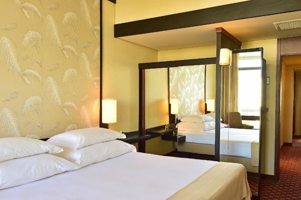 rooms-family-room