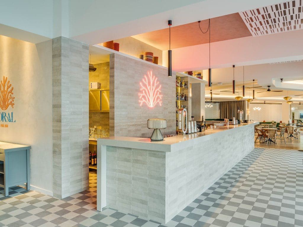 bars-coral-pool-bar